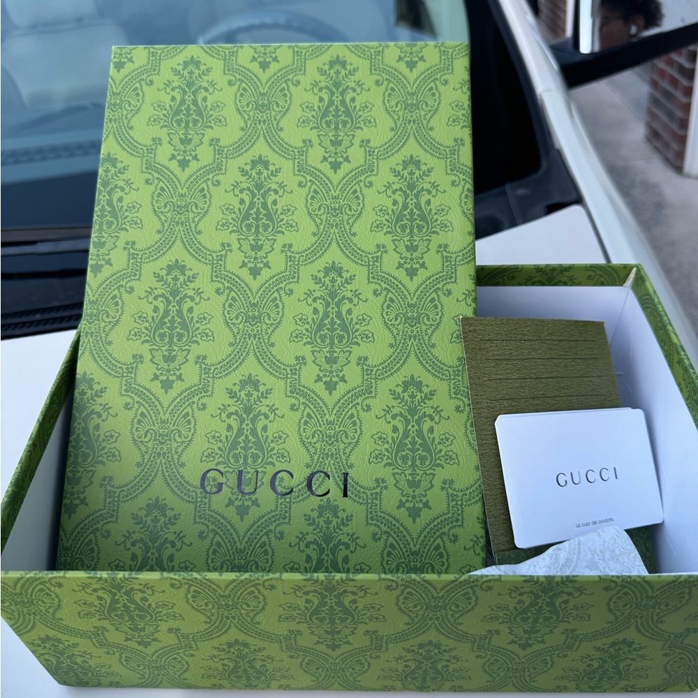 Gucci 1977 Tennis Sneakers Beige and Green Sneakers (Authentic) - Picture 4 of 10
